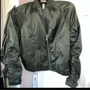 BNWOT Lululemon Above The Clouds Bomber Jacket Evergreen